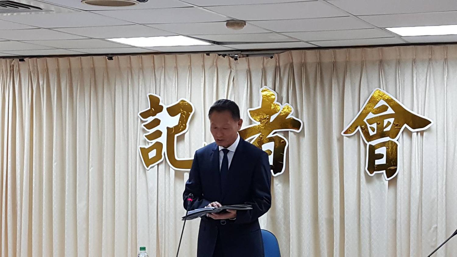 李文忠也說,年金改革攸關軍人跟榮民的權益,「李翔宙自己也做了一輩子軍人,這對他是重要責任,不會有心力交瘁的問題。」李文中說,李翔宙很有使命感,相信會找到一個對軍人跟榮民最好的安排。 李文忠也說,年金改革攸關軍人跟榮民的權益,「李翔宙自己也做了一輩子軍人,這對他是重要責任,不會有心力交瘁的問題。」李文中說,李翔宙很有使命感,相信會找到一個對軍人跟榮民最好的安排。