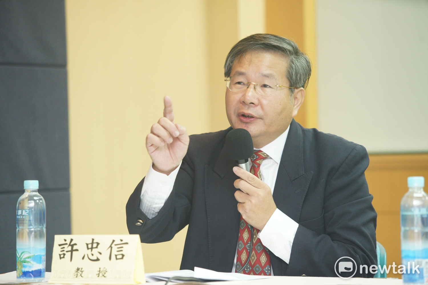 前台聯立委許忠信近日宣佈參選台南市長,挑戰民進黨台南市長初選出線的黃偉哲。 圖:張良一/攝 前台聯立委許忠信近日宣佈參選台南市長,挑戰民進黨台南市長初選出線的黃偉哲。 圖:張良一/攝