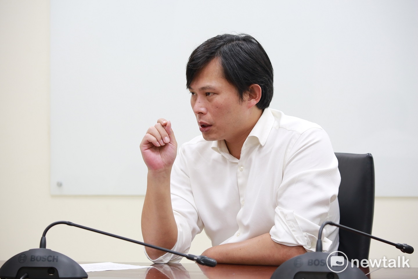 時代力量立委黃國昌今天表示,慶富董事長陳慶男擺爛上百億的債後,去年12月放話稱年底會有50億金援回來台灣,但2017年過了,說好要匯回的50億在哪裡? 時代力量立委黃國昌今天表示,慶富董事長陳慶男擺爛上百億的債後,去年12月放話稱年底會有50億金援回來台灣,但2017年過了,說好要匯回的50億在哪裡?