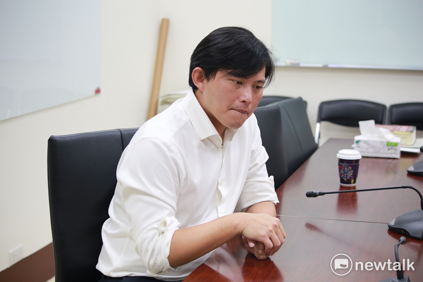 黃國昌:我相信賴清德院長有很好的人才庫,我只呼籲,「不要變成政治酬庸的位置」,否則大家會很失望,千萬不要讓他變成政治酬庸的位置。台灣社會在過去這二、三十年從事推動轉型正義的人其實不少,這些人都是賴院長值得考慮的人。 圖:朱泓任/攝 黃國昌:我相信賴清德院長有很好的人才庫,我只呼籲,「不要變成政治酬庸的位置」,否則大家會很失望,千萬不要讓他變成政治酬庸的位置。台灣社會在過去這二、三十年從事推動轉型正義的人其實不少,這些人都是賴院長值得考慮的人。 圖:朱泓任/攝
