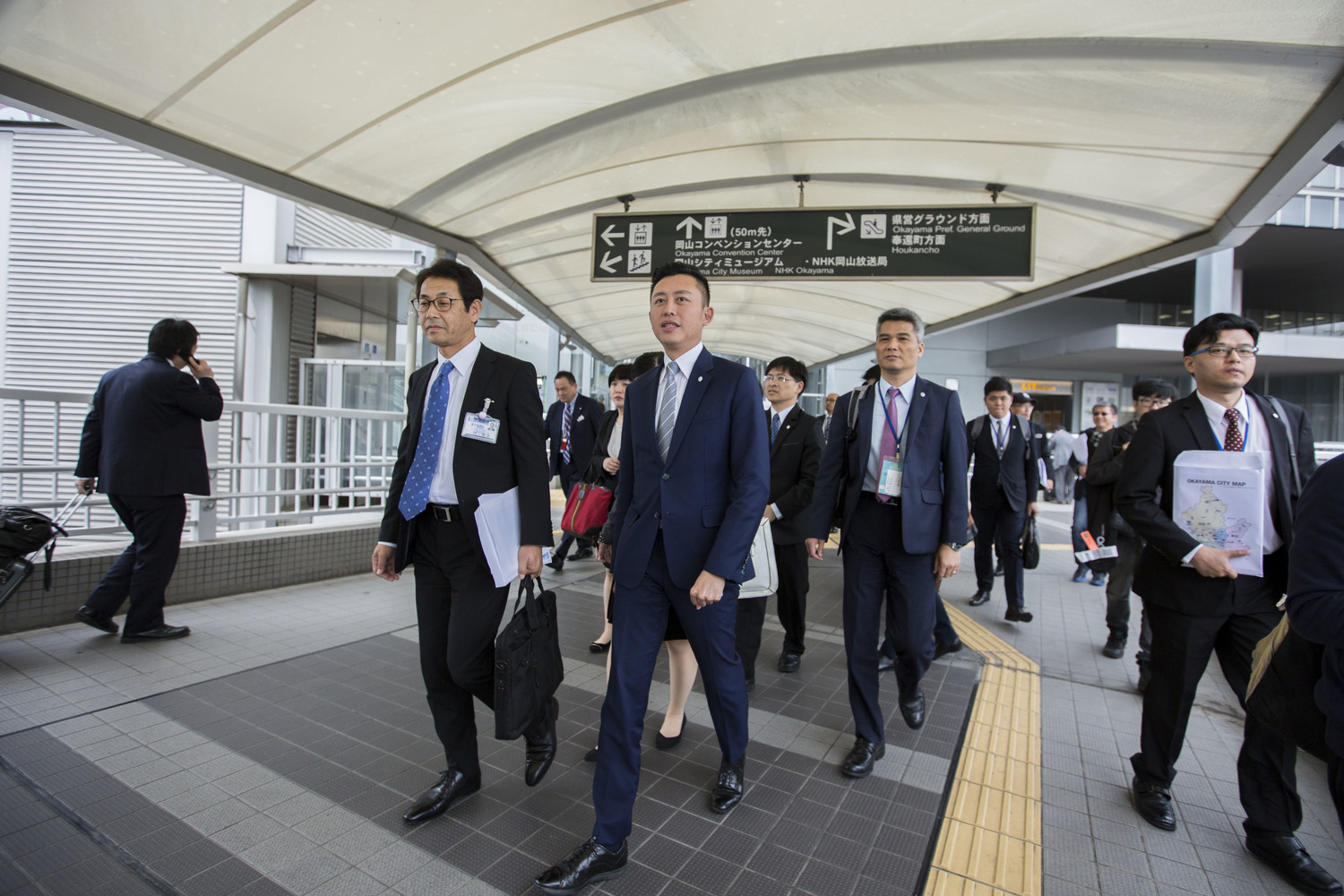 去年4月,為推動「大車站計畫」市長特別赴日本參訪岡山車站。 圖:新竹市政府/提供 去年4月,為推動「大車站計畫」市長特別赴日本參訪岡山車站。 圖:新竹市政府/提供