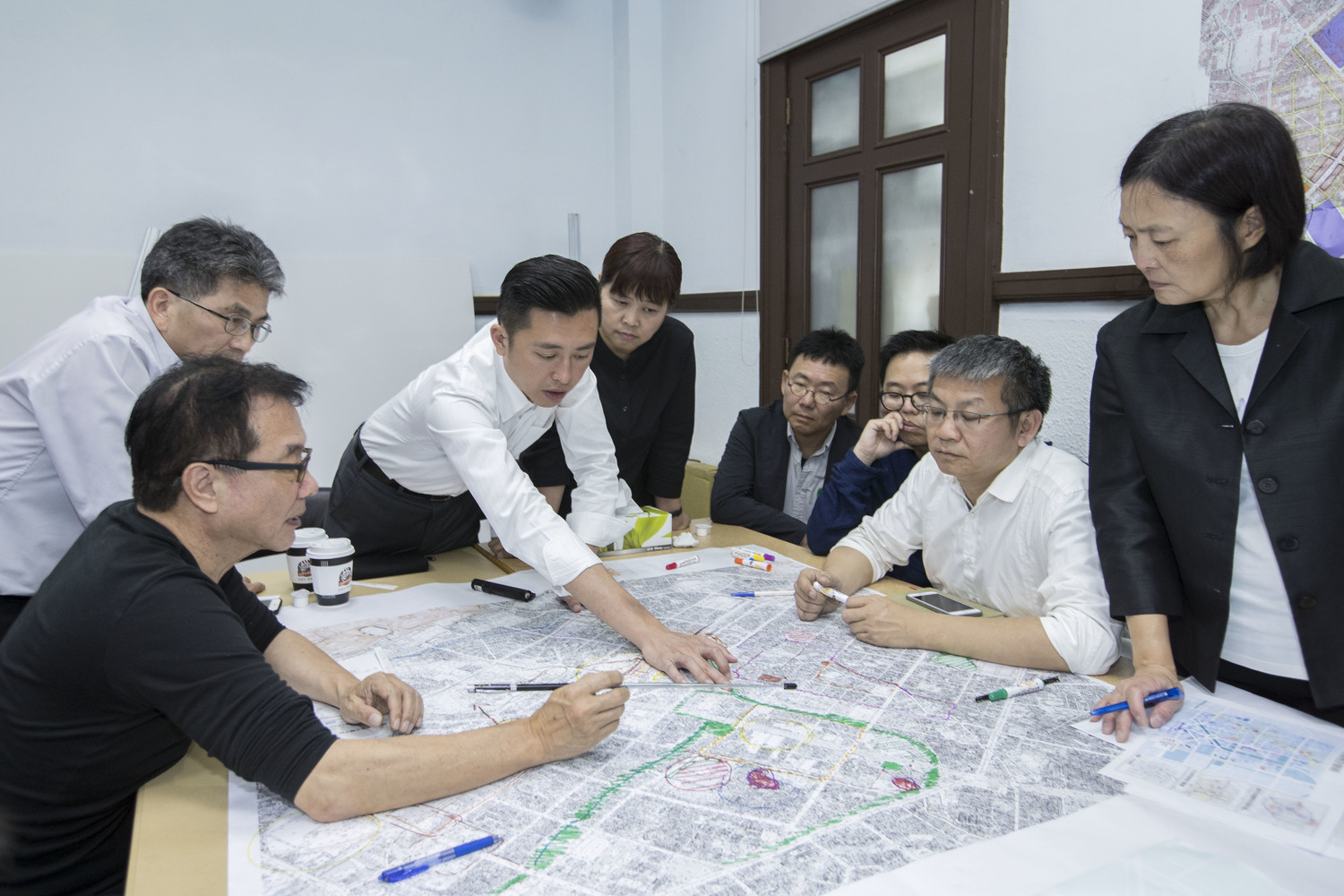 每周一下午的重大建設會報,這三年來,是新竹市長林智堅與市府團隊擘劃城市願景的關鍵會議。 每周一下午的重大建設會報,這三年來,是新竹市長林智堅與市府團隊擘劃城市願景的關鍵會議。
