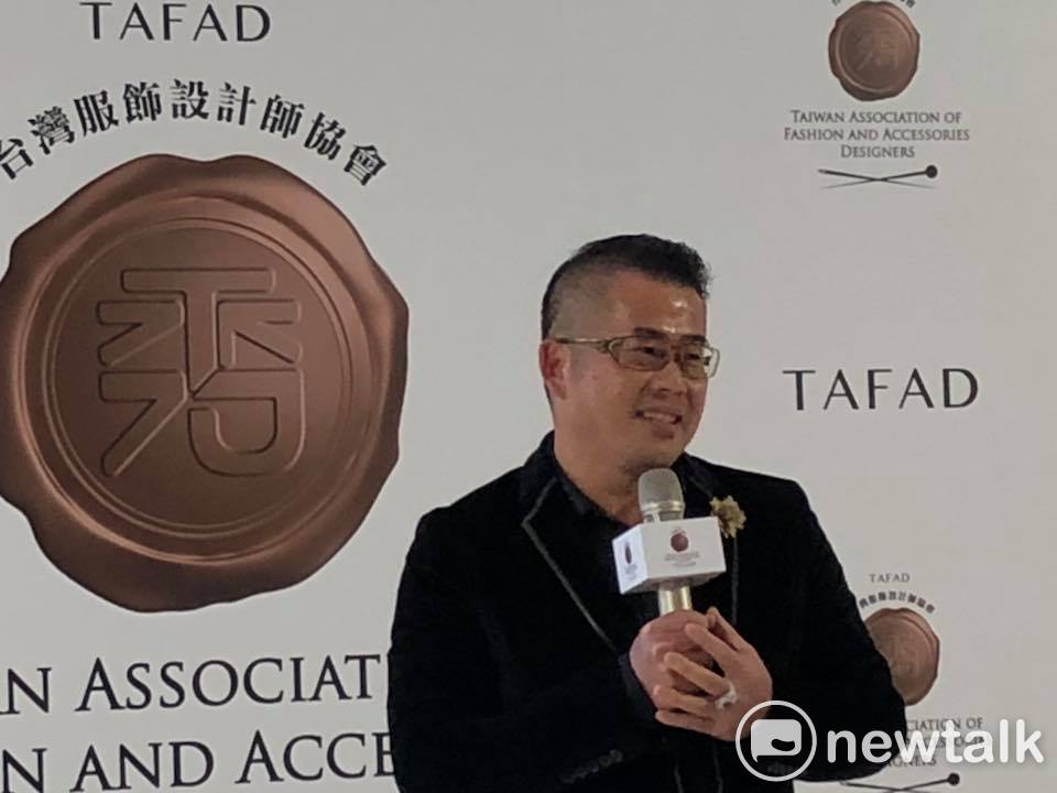 台灣新銳服飾設計師為主流的台灣服飾設計師協會TAFAD(TAIWAN ASSOCIATION OF FASHION AND ACCESSORIES DESGNERS)今(12)日舉辦新舊理事長交接典禮,創會理事長林國基 圖:陳奕/攝 台灣新銳服飾設計師為主流的台灣服飾設計師協會TAFAD(TAIWAN ASSOCIATION OF FASHION AND ACCESSORIES DESGNERS)今(12)日舉辦新舊理事長交接典禮,創會理事長林國基 圖:陳奕/攝