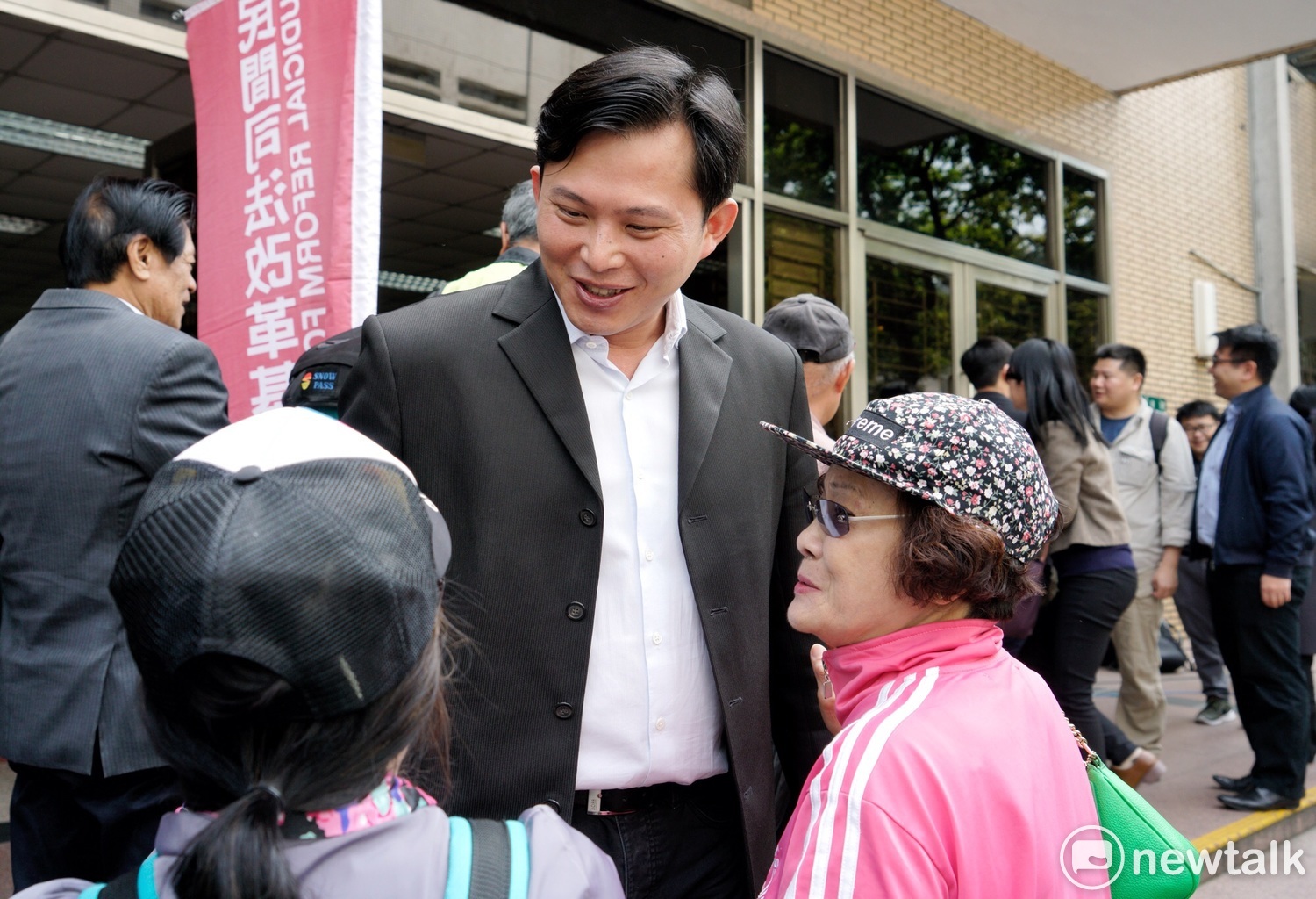 318學運高院二審判無罪,黃國昌、陳為廷等人會後說明無罪的意義。 318學運高院二審判無罪,黃國昌、陳為廷等人會後說明無罪的意義。