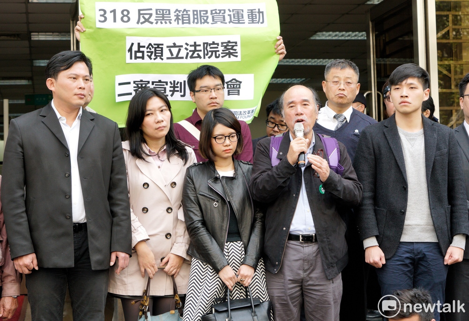 318學運高院二審判無罪,黃國昌、陳為廷等人會後說明無罪的意義。 318學運高院二審判無罪,黃國昌、陳為廷等人會後說明無罪的意義。