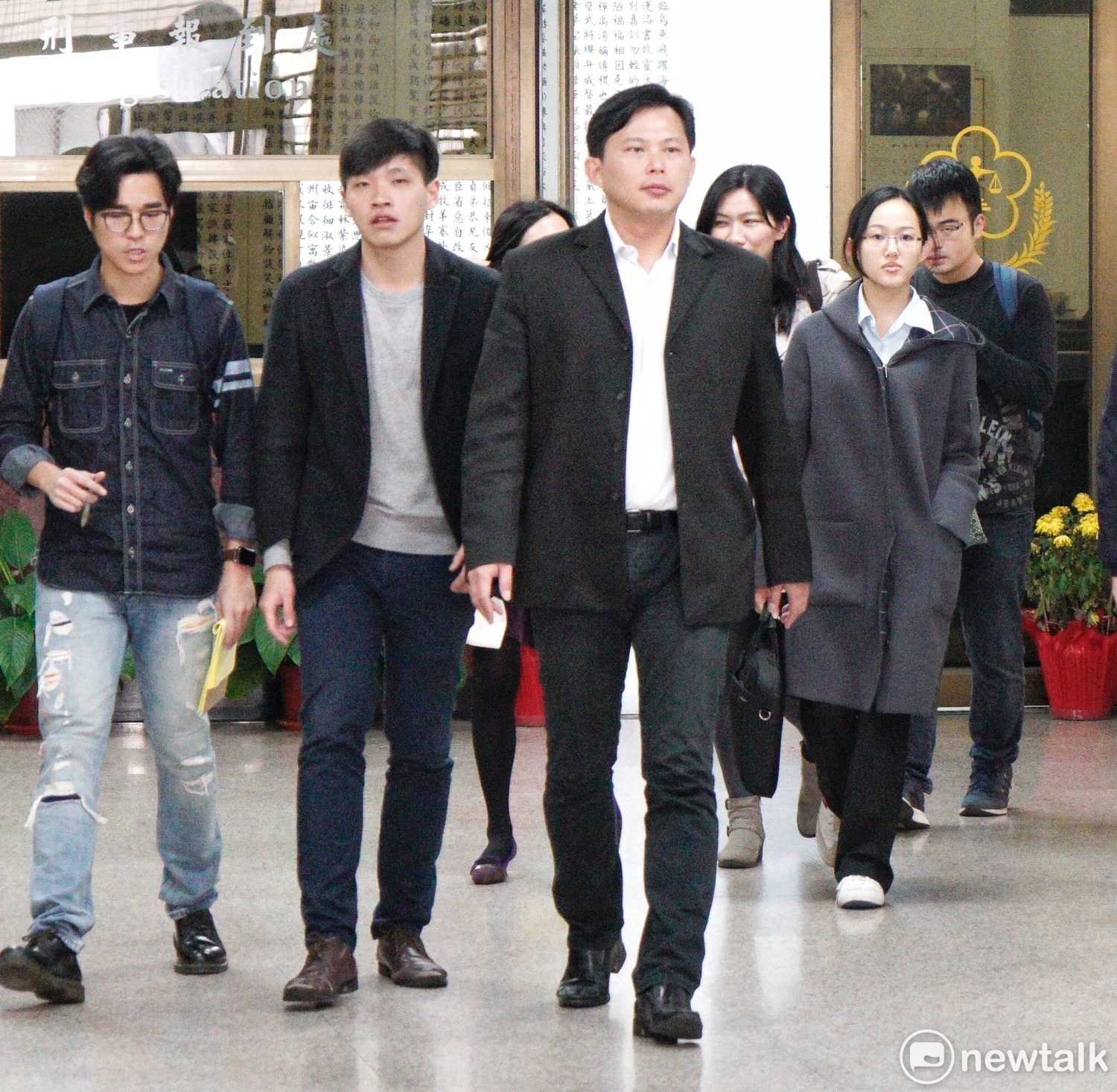318學運高院二審判無罪,黃國昌、陳為廷等人會後說明無罪的意義。 318學運高院二審判無罪,黃國昌、陳為廷等人會後說明無罪的意義。