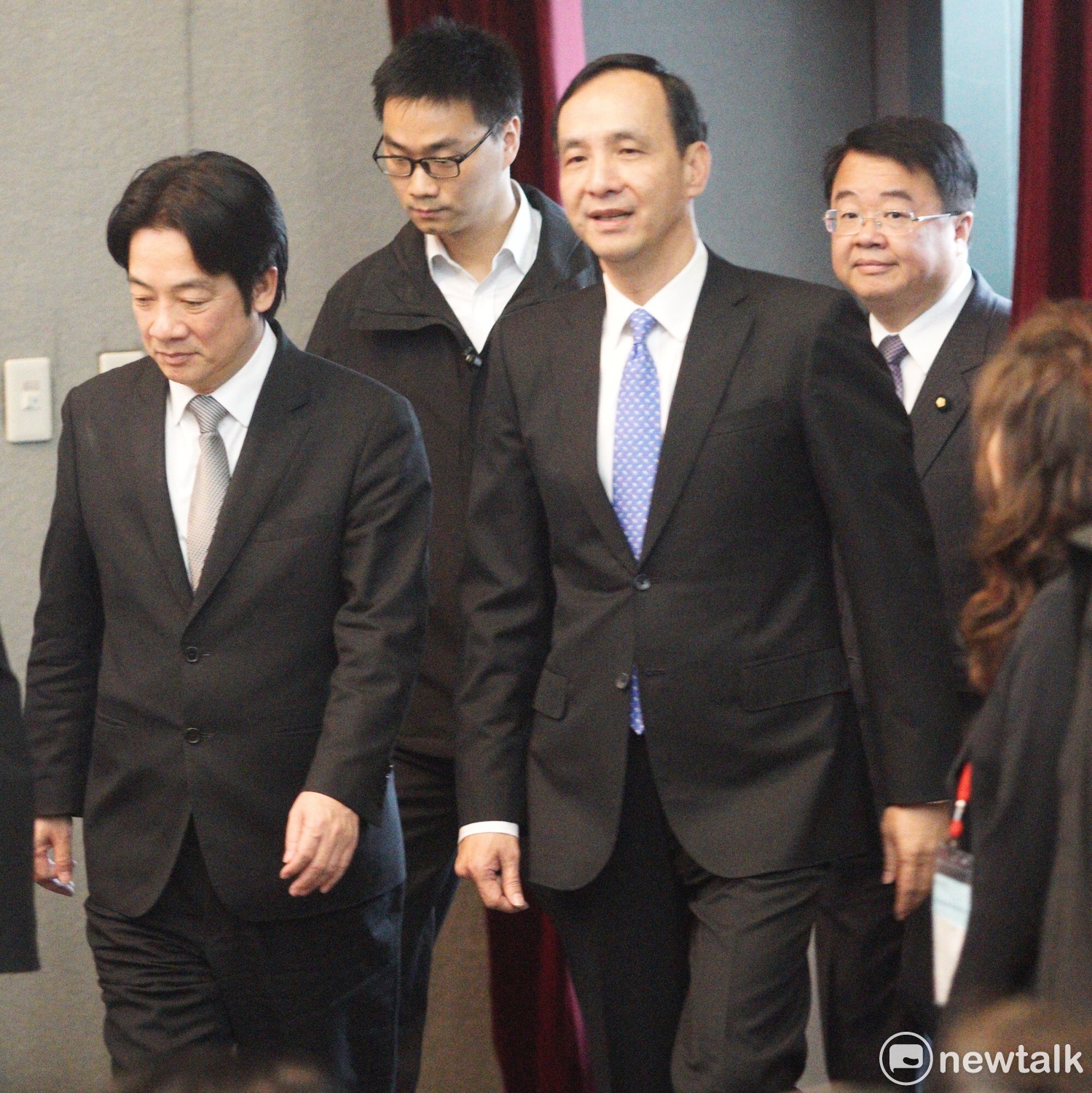 賴清德、朱立倫同框出席座談,欲爭取新北市長民進黨提名的立委吳秉叡(右後)陪同出席。 圖:張良一/攝 賴清德、朱立倫同框出席座談,欲爭取新北市長民進黨提名的立委吳秉叡(右後)陪同出席。 圖:張良一/攝
