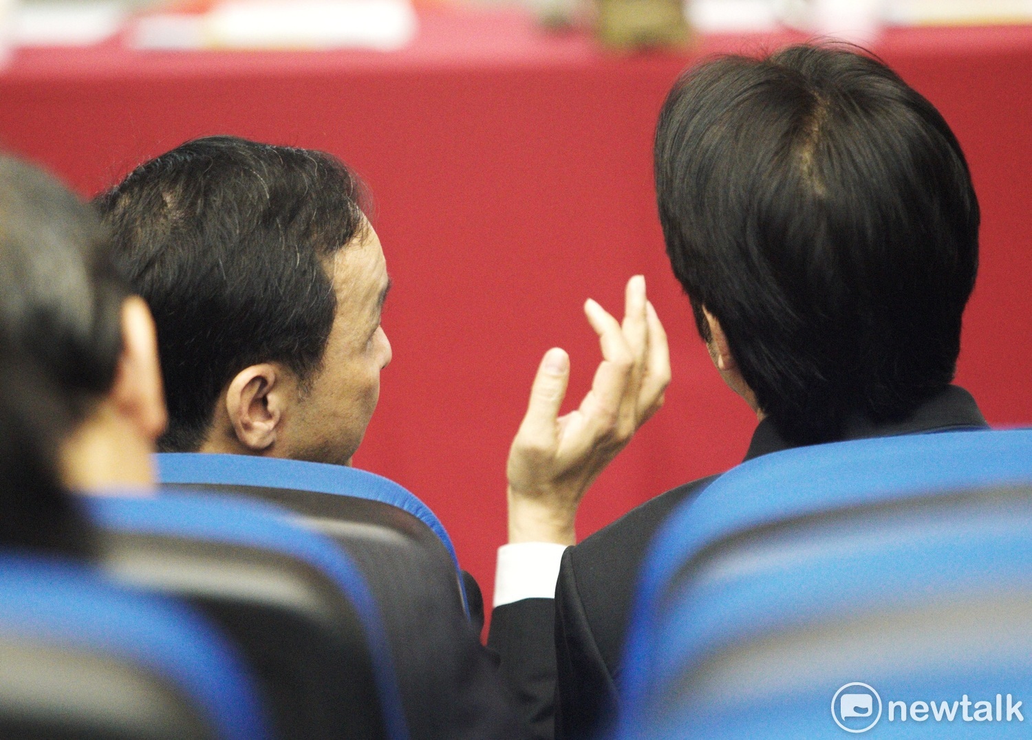 賴清德、朱立倫今天似乎有說不完的話題。 圖:張良一/攝 賴清德、朱立倫今天似乎有說不完的話題。 圖:張良一/攝