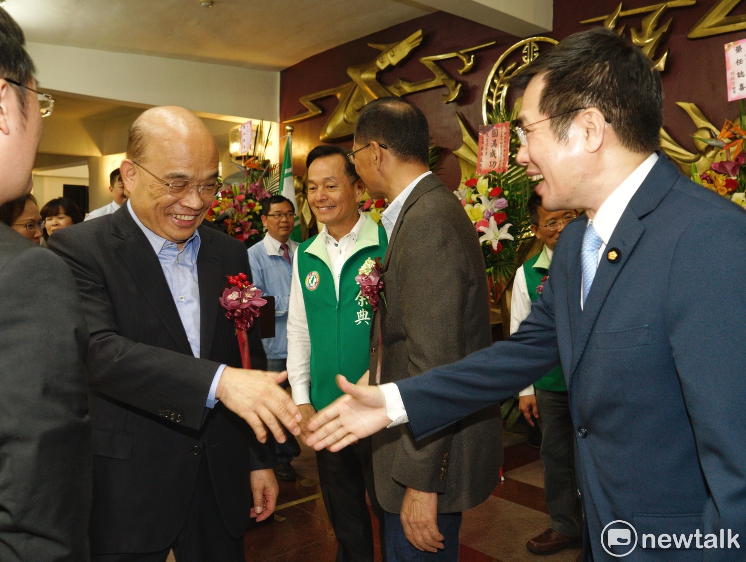 新北市長朱立倫、前行政院長蘇貞昌、游錫堃、立委吳秉睿、羅致政等人今天出席民進黨新北市黨團交接典禮。 新北市長朱立倫、前行政院長蘇貞昌、游錫堃、立委吳秉睿、羅致政等人今天出席民進黨新北市黨團交接典禮。