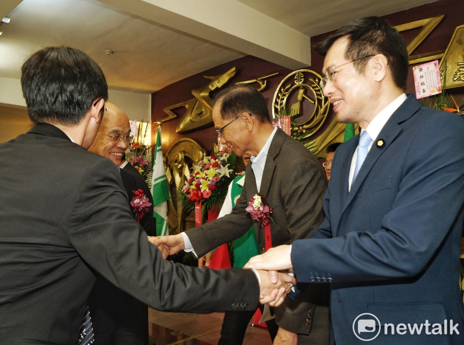 前行政院長蘇貞昌、游錫堃、立委吳秉睿、羅致政等人參加民進黨新北市黨團交接典禮。 前行政院長蘇貞昌、游錫堃、立委吳秉睿、羅致政等人參加民進黨新北市黨團交接典禮。