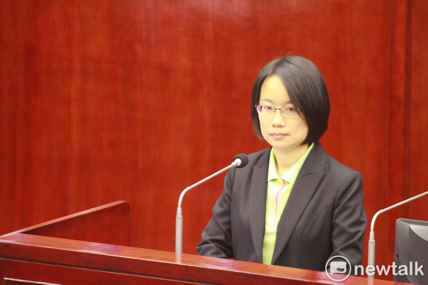 北市府顧問蔡壁如捲入北農總經理吳音寧風波,傳出她被台北市長柯文哲下令「不准再去找吳音寧」,蔡壁如說,最近都不會去找吳了,「不然要怎麼辦?」「這種事情惹了政治,就沒什麼閨蜜了」。 北市府顧問蔡壁如捲入北農總經理吳音寧風波,傳出她被台北市長柯文哲下令「不准再去找吳音寧」,蔡壁如說,最近都不會去找吳了,「不然要怎麼辦?」「這種事情惹了政治,就沒什麼閨蜜了」。