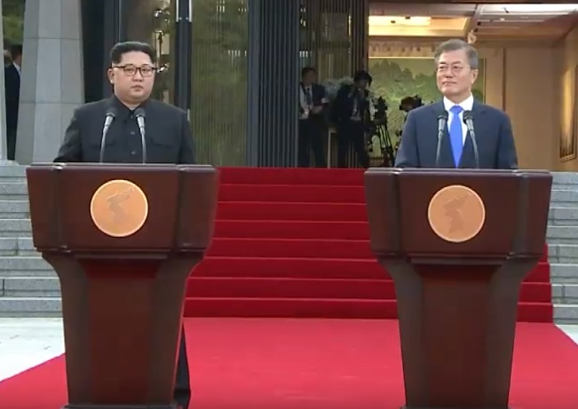 兩韓峰會後,金正恩與文在寅共同宣言。 圖:翻攝自youtube 兩韓峰會後,金正恩與文在寅共同宣言。 圖:翻攝自youtube