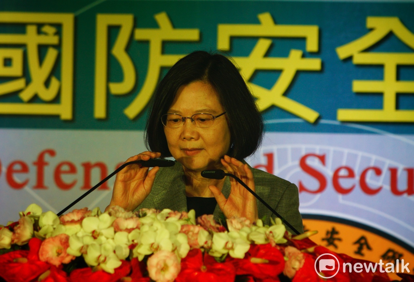總統蔡英文接受電視專訪時表示,若兩岸不接觸、不坐下來談,只在遙遠的角落裡猜對方的意圖,是很危險的事情。圖為多明尼加宣佈與台灣斷交時,蔡英文總統沉重的神情。資料照片。 總統蔡英文接受電視專訪時表示,若兩岸不接觸、不坐下來談,只在遙遠的角落裡猜對方的意圖,是很危險的事情。圖為多明尼加宣佈與台灣斷交時,蔡英文總統沉重的神情。資料照片。