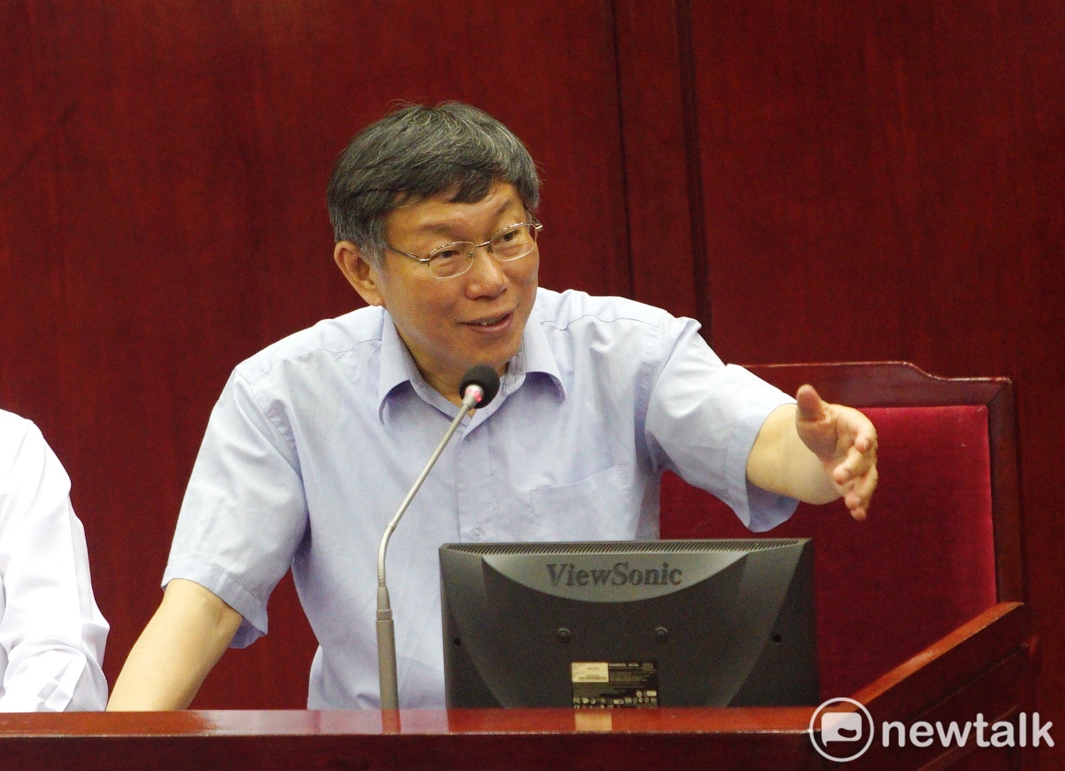 台北市長柯文哲在台北市議會備詢。 台北市長柯文哲在台北市議會備詢。