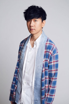「行走的CD」林俊傑將會擔任金曲壓軸演出的消息一出果然讓粉絲超激動!他這次入圍6項大獎又受邀表演,可以說是「金曲最忙藝人」,這也是他第三度問鼎金曲歌王寶座囉! 圖/中央社 「行走的CD」林俊傑將會擔任金曲壓軸演出的消息一出果然讓粉絲超激動!他這次入圍6項大獎又受邀表演,可以說是「金曲最忙藝人」,這也是他第三度問鼎金曲歌王寶座囉! 圖/中央社
