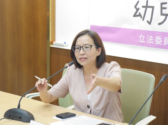 政院：衛福部政次由李麗芬、薛瑞元接任