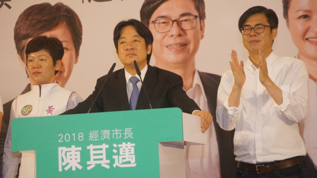 行政院長賴清德日前南下力挺陳其邁,宣布橋頭科學園區正式啟動,讓南高合作,商機加倍,未來將創造6千億產值,並帶來超過3萬個優質就業機會。 圖:陳其邁辦公室提供 行政院長賴清德日前南下力挺陳其邁,宣布橋頭科學園區正式啟動,讓南高合作,商機加倍,未來將創造6千億產值,並帶來超過3萬個優質就業機會。 圖:陳其邁辦公室提供