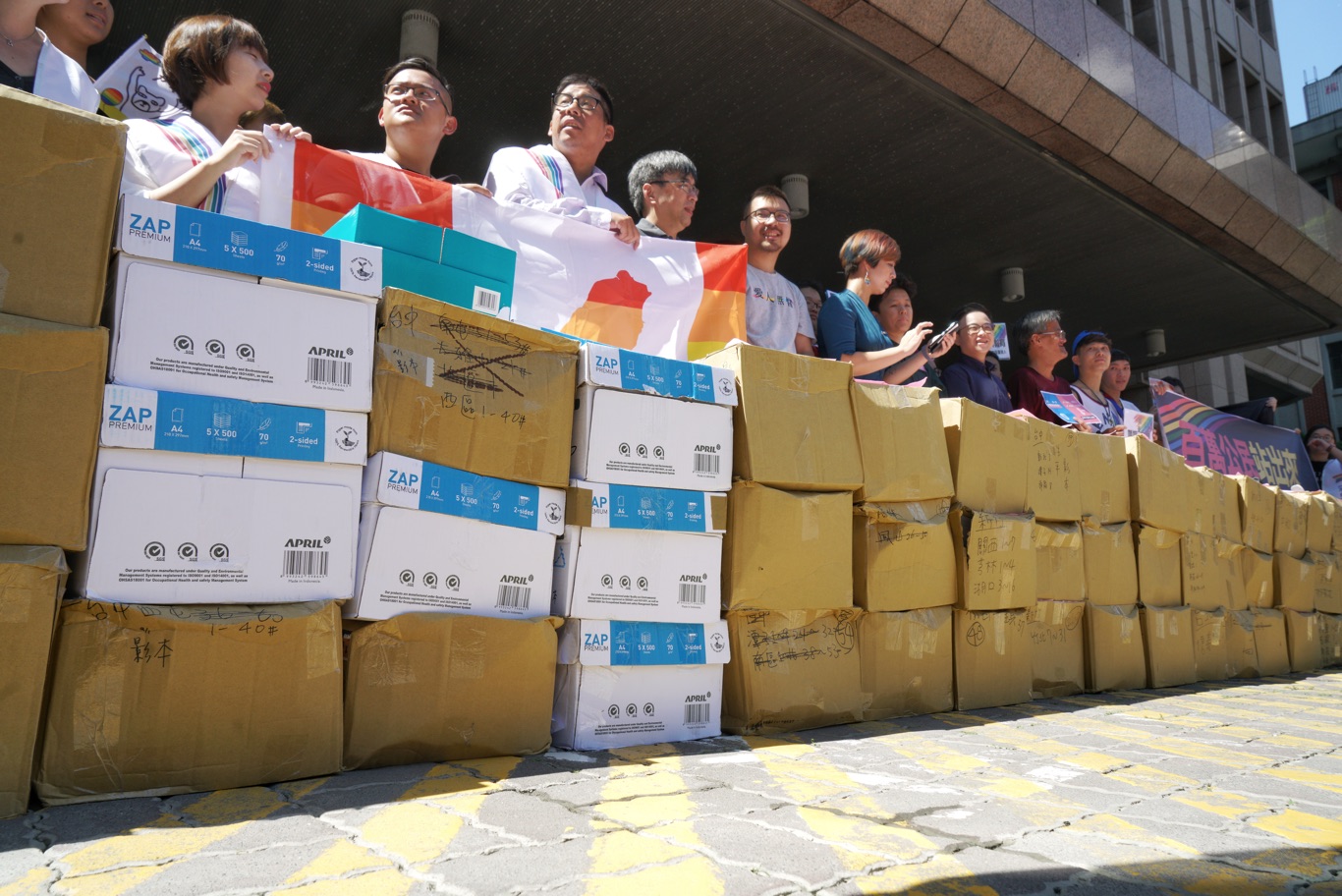 婚姻平權公投連署在短短30多天內迅速達標。 圖:張良一/攝 婚姻平權公投連署在短短30多天內迅速達標。 圖:張良一/攝