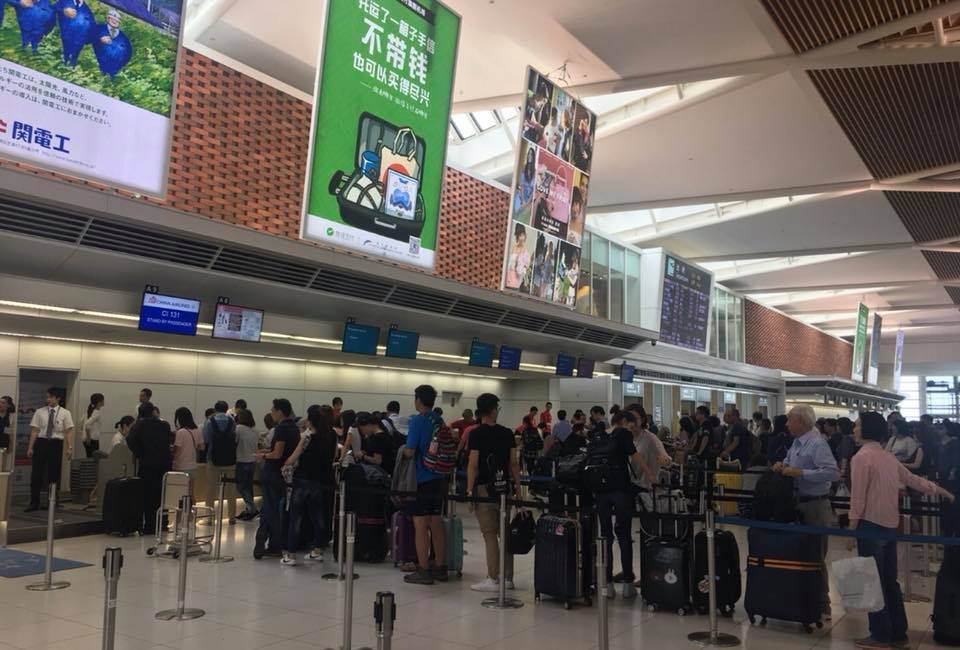 日前北海道規模6強震讓新千歲機場關閉,導致我國逾千位旅人滯留在北海道地區。 圖:翻攝自謝長廷臉書粉絲頁 日前北海道規模6強震讓新千歲機場關閉,導致我國逾千位旅人滯留在北海道地區。 圖:翻攝自謝長廷臉書粉絲頁