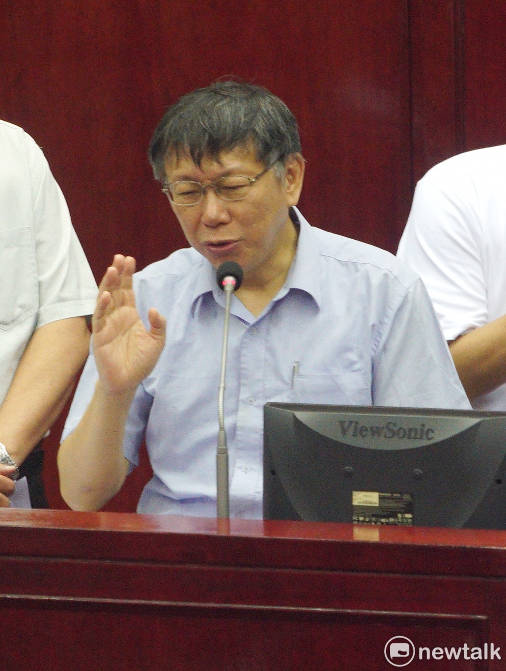 台北市長柯文哲前往台北市議會備詢。 圖:新頭殼資料照(張良一 / 攝) 台北市長柯文哲前往台北市議會備詢。 圖:新頭殼資料照(張良一 / 攝)