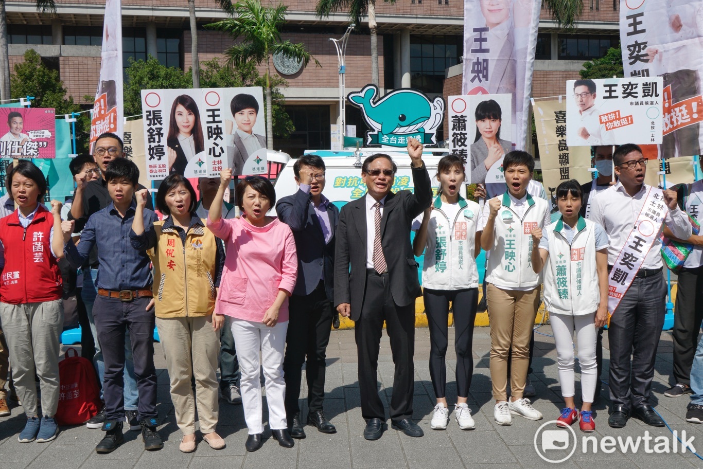 喜樂島聯盟總召郭倍宏號召民眾參與「1020全民公投反併吞」活動。 圖:新頭殼資料照片 喜樂島聯盟總召郭倍宏號召民眾參與「1020全民公投反併吞」活動。 圖:新頭殼資料照片