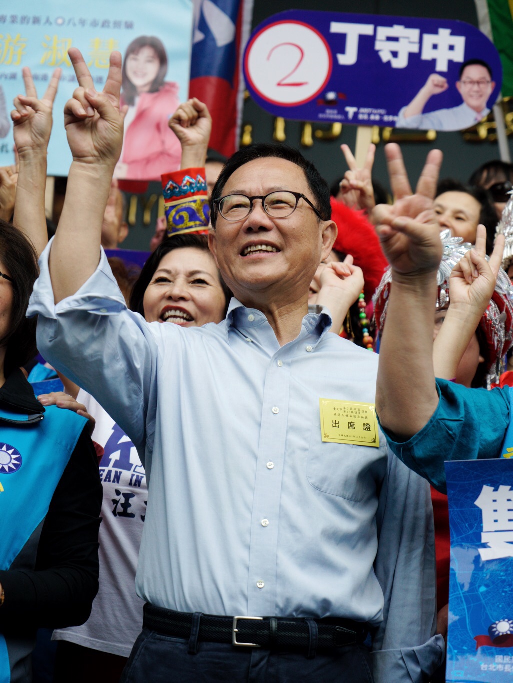 國民黨籍台北市長候選人丁守中抽中2號籤。 圖:張良一/攝 國民黨籍台北市長候選人丁守中抽中2號籤。 圖:張良一/攝