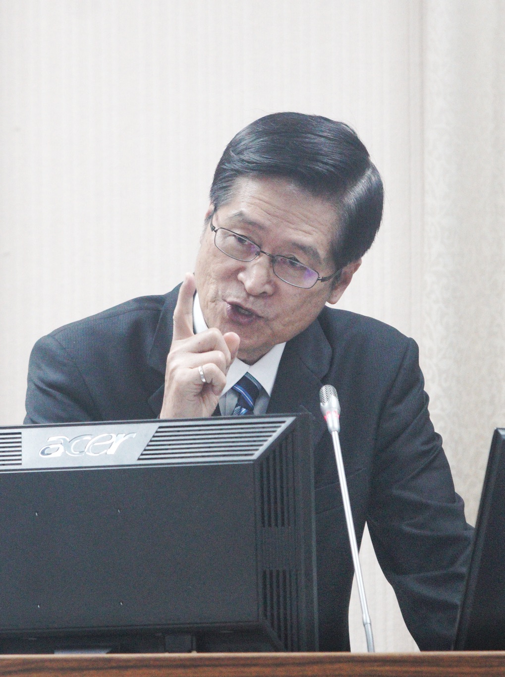 國防部長嚴德發在立院外交及國防委會員備詢。 圖:張良一/攝(資料照片) 國防部長嚴德發在立院外交及國防委會員備詢。 圖:張良一/攝(資料照片)
