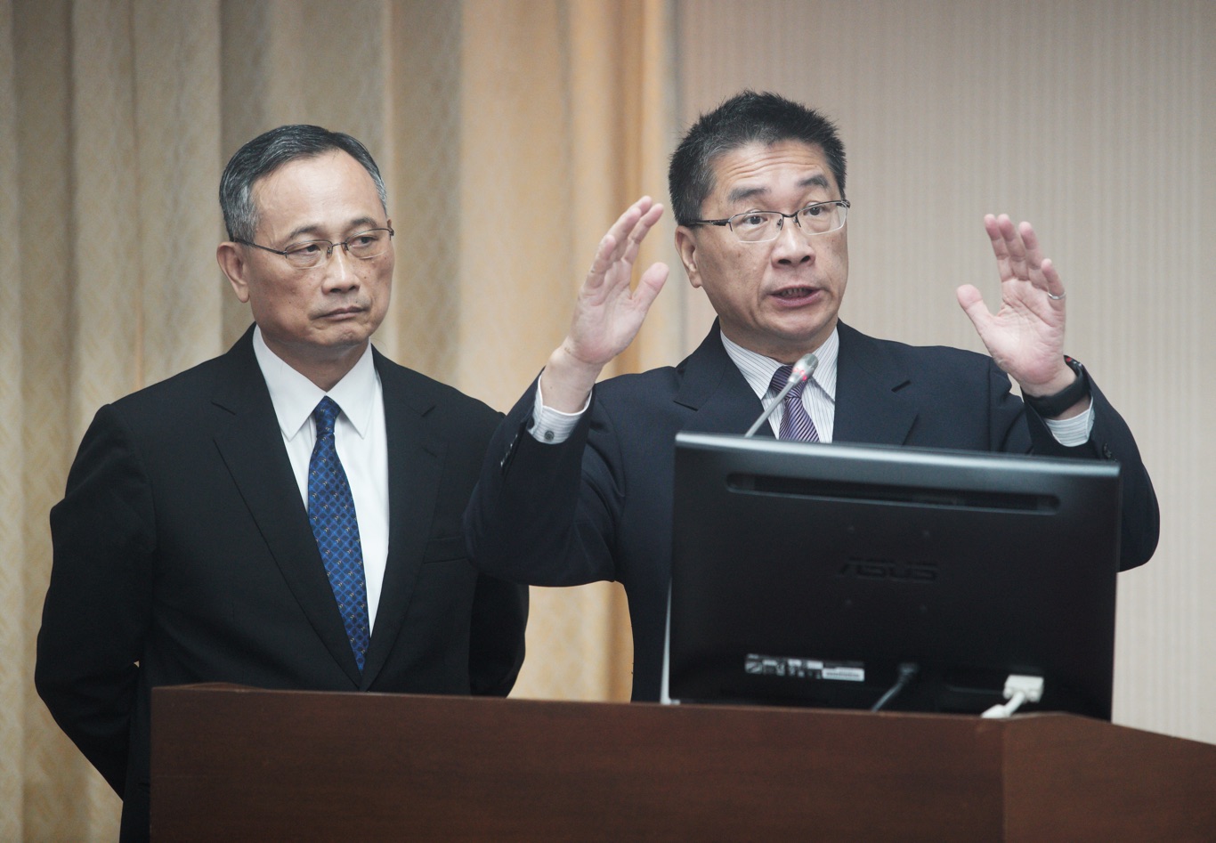 內政部長徐國勇、警政署長陳家欽在立院內政委員會備詢。 圖:張良一/攝 內政部長徐國勇、警政署長陳家欽在立院內政委員會備詢。 圖:張良一/攝