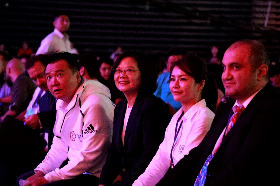 蔡英文: 蔡英文: