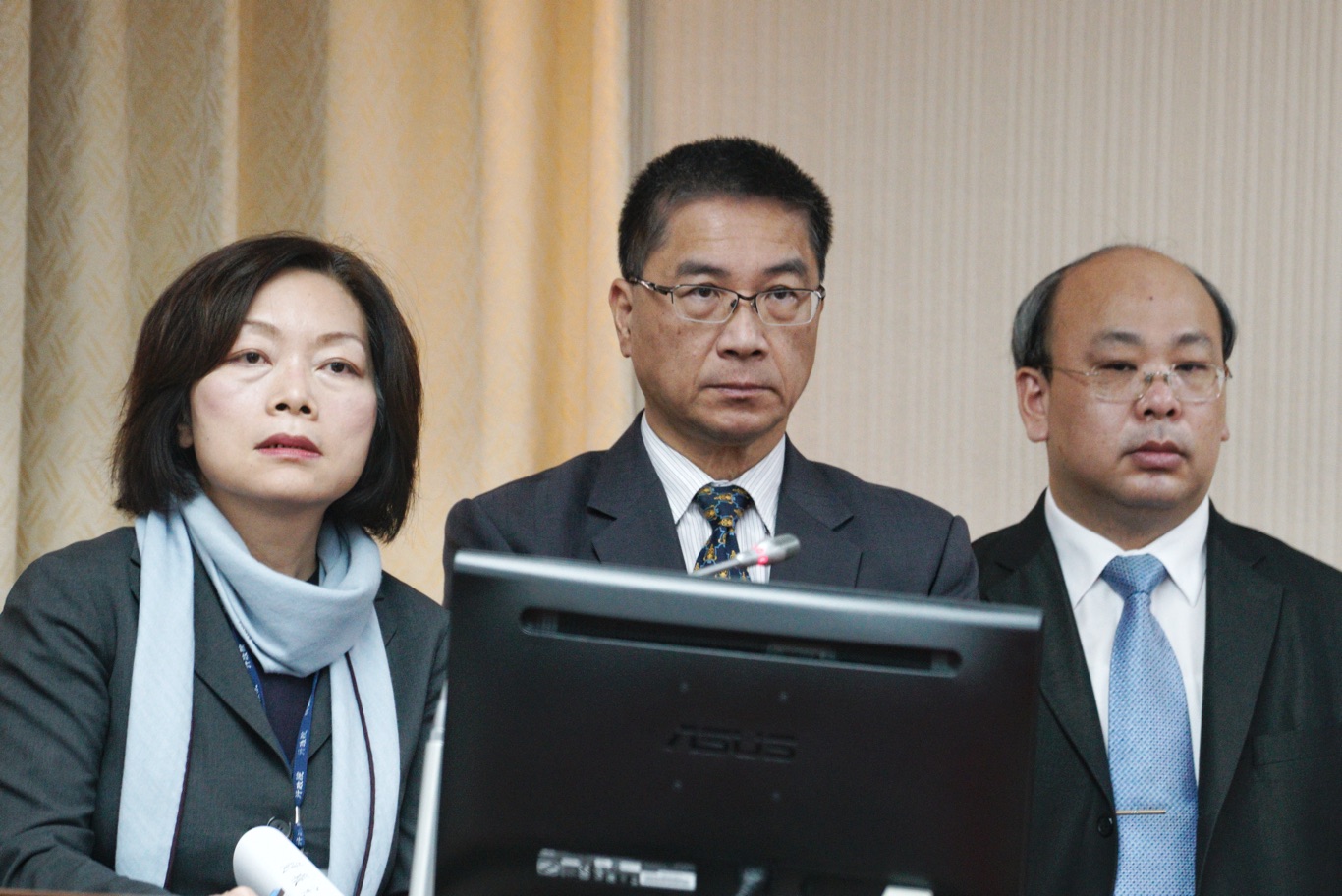 行政院副秘書長何佩珊、內政部長徐國勇、中選會代理主委陳朝建在立院內政委員會備詢。 圖:張良一/攝 行政院副秘書長何佩珊、內政部長徐國勇、中選會代理主委陳朝建在立院內政委員會備詢。 圖:張良一/攝