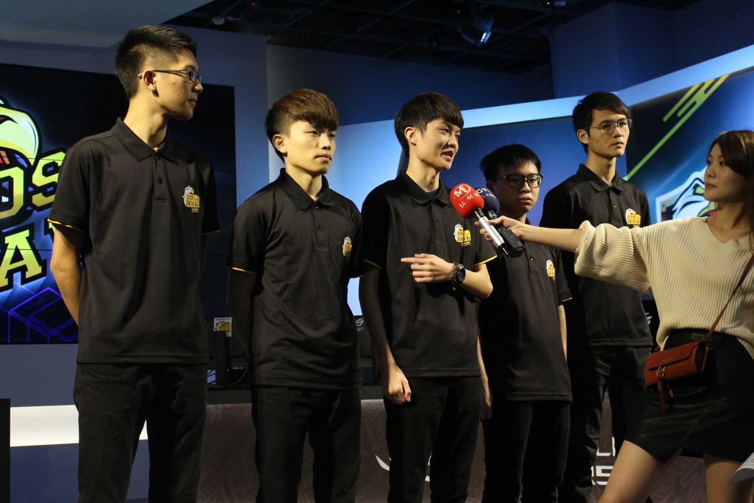 北城蒼鷹成員受訪，中間三位選手已經被職業戰隊簽下。