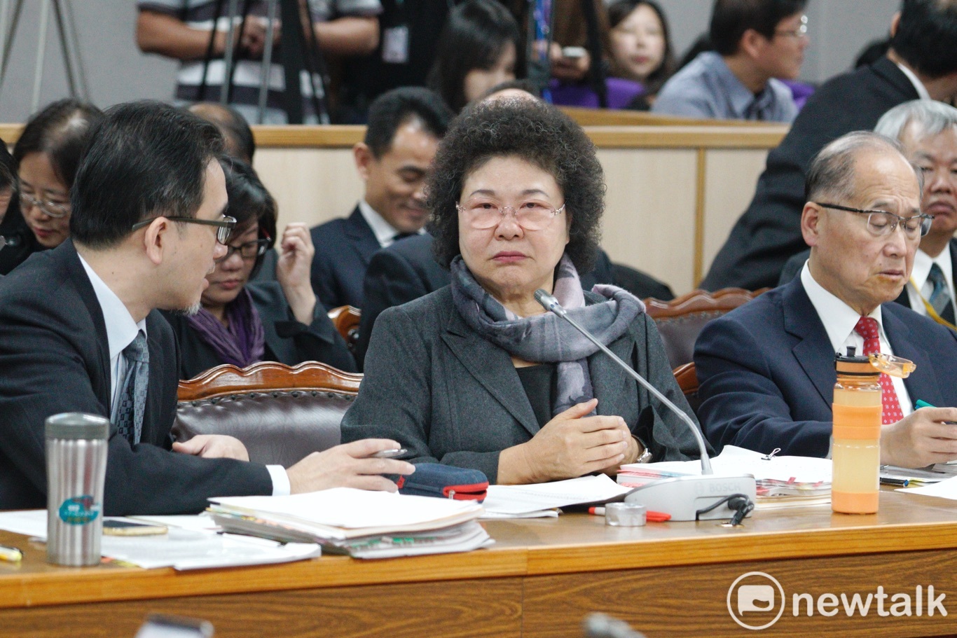 總統府晚間發布新聞稿表示,秘書長陳菊(中)並無彭文正所稱會見,所謂電視台高層被「叫進」總統府一事,純係虛構,更遑論有指示等節。 圖:張良一/攝(資料畫面) 總統府晚間發布新聞稿表示,秘書長陳菊(中)並無彭文正所稱會見,所謂電視台高層被「叫進」總統府一事,純係虛構,更遑論有指示等節。 圖:張良一/攝(資料畫面)