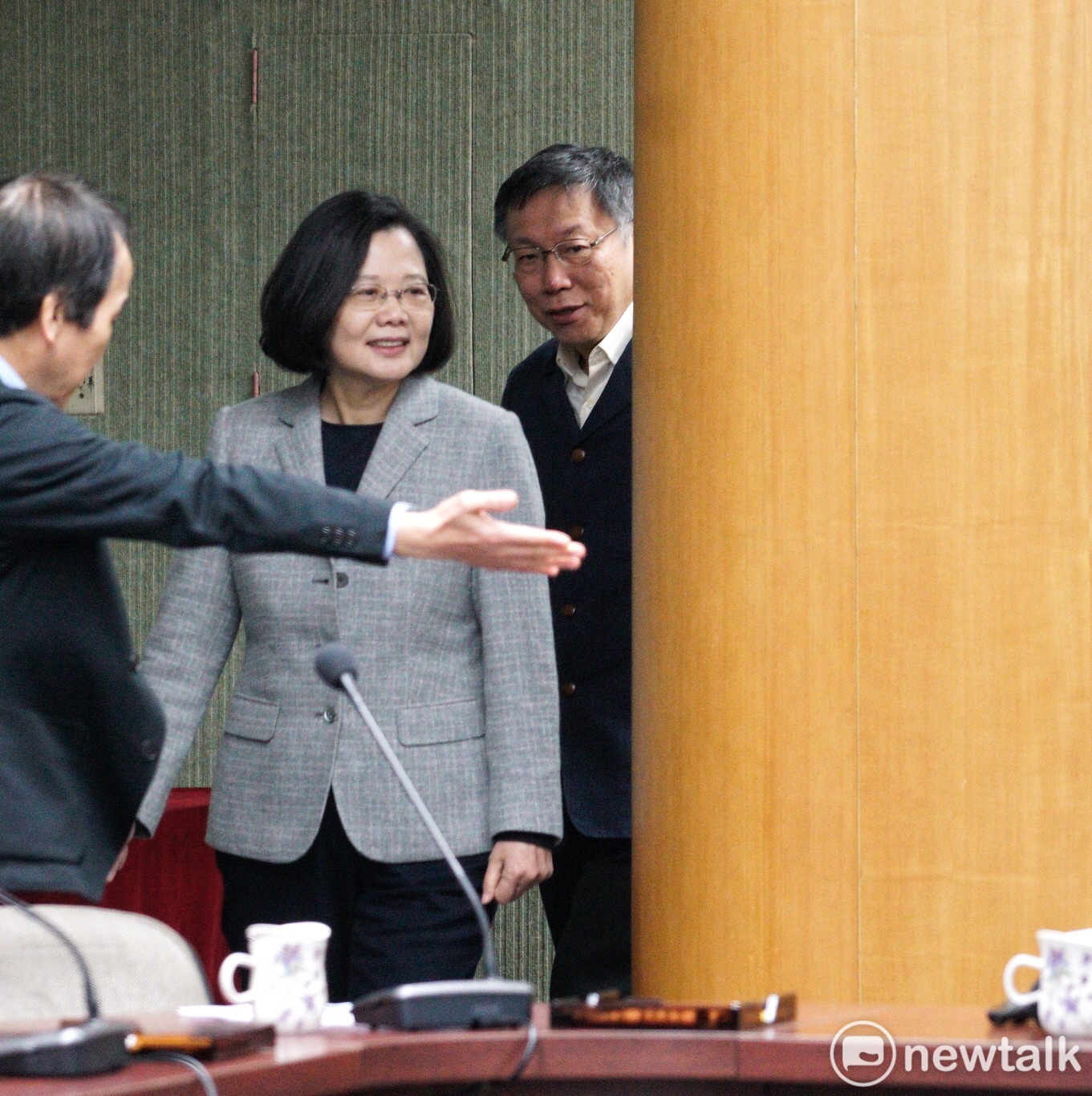 總統蔡英文與台北市長柯文哲舉開的「蔡柯會」下午2點在北門登場。 圖:張良一/攝 總統蔡英文與台北市長柯文哲舉開的「蔡柯會」下午2點在北門登場。 圖:張良一/攝