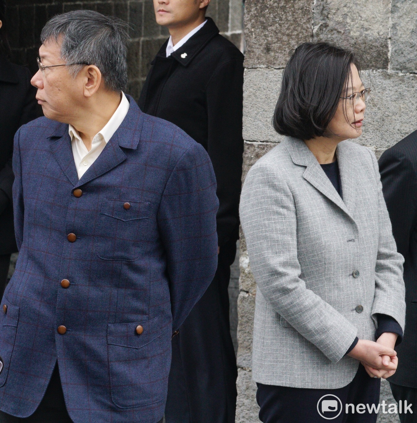 總統蔡英文與台北市長柯文哲舉行的「蔡柯會」下午2點在北門登場,兩人背對背,眼神無直接交流。 圖:張良一/攝 總統蔡英文與台北市長柯文哲舉行的「蔡柯會」下午2點在北門登場,兩人背對背,眼神無直接交流。 圖:張良一/攝