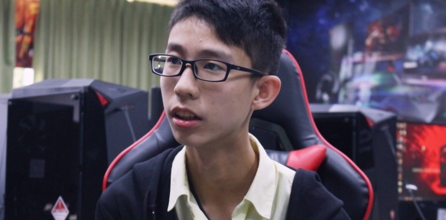 下路ADC張哲霖(遊戲ID:水晶霖)。 下路ADC張哲霖(遊戲ID:水晶霖)。