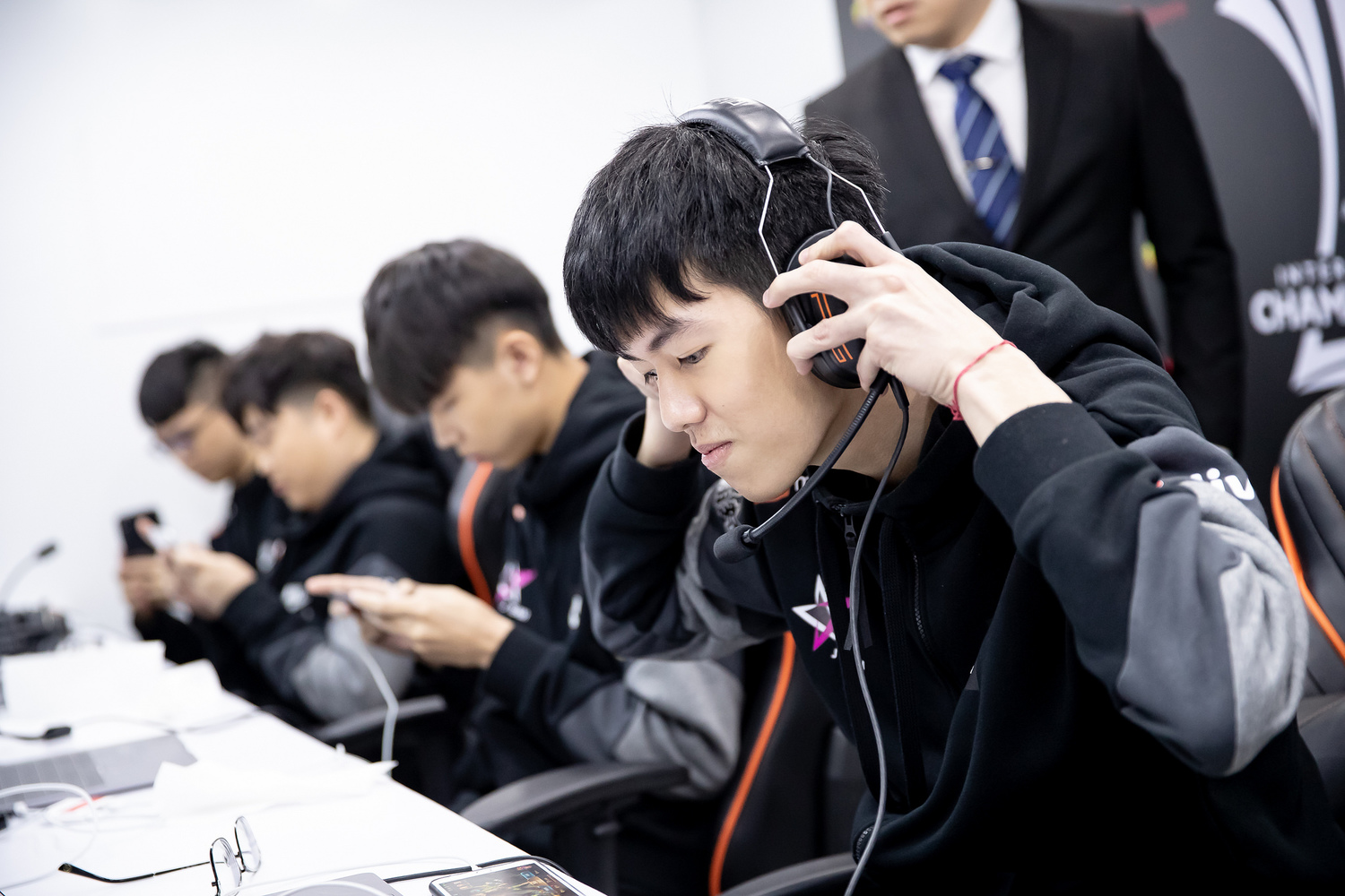Neil以深厚的角色池讓對手難以應付。 Neil以深厚的角色池讓對手難以應付。