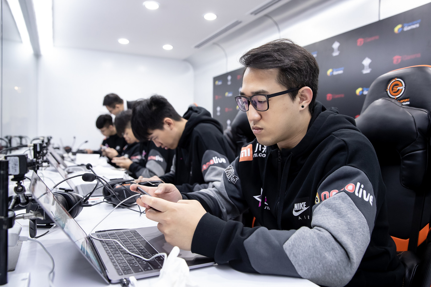 初代J Team成員只剩Yuzon與Star兩人。 初代J Team成員只剩Yuzon與Star兩人。