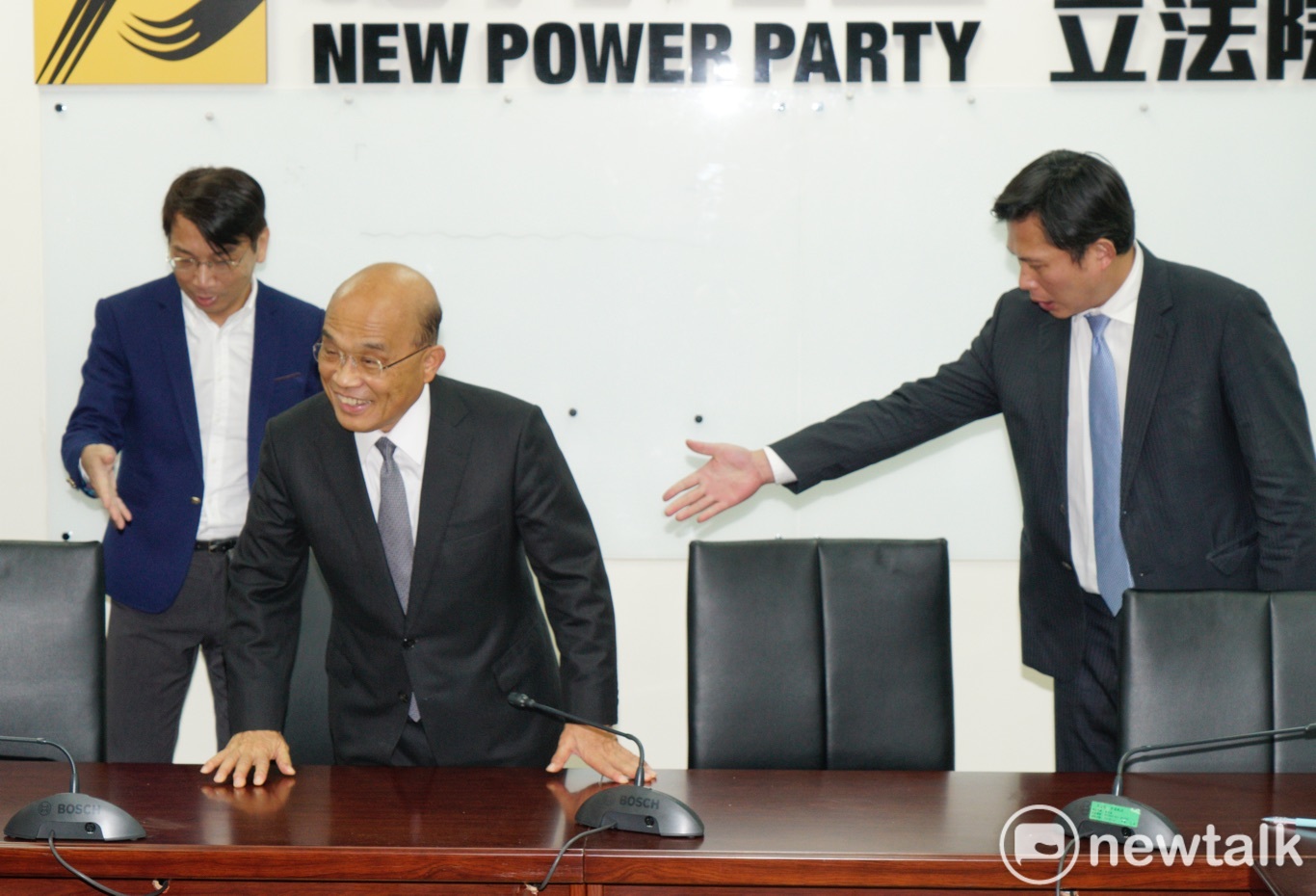 行政院長蘇貞昌拜會時代力量立院黨團。 圖:張良一/攝 行政院長蘇貞昌拜會時代力量立院黨團。 圖:張良一/攝