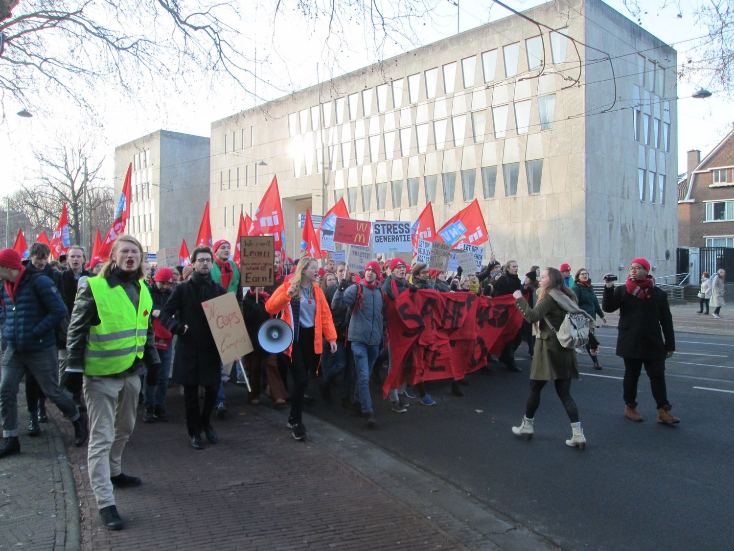 圖五: 荷蘭WO in Actie活動的倡議者也身著黃背心 圖片來源: Humanities Rally