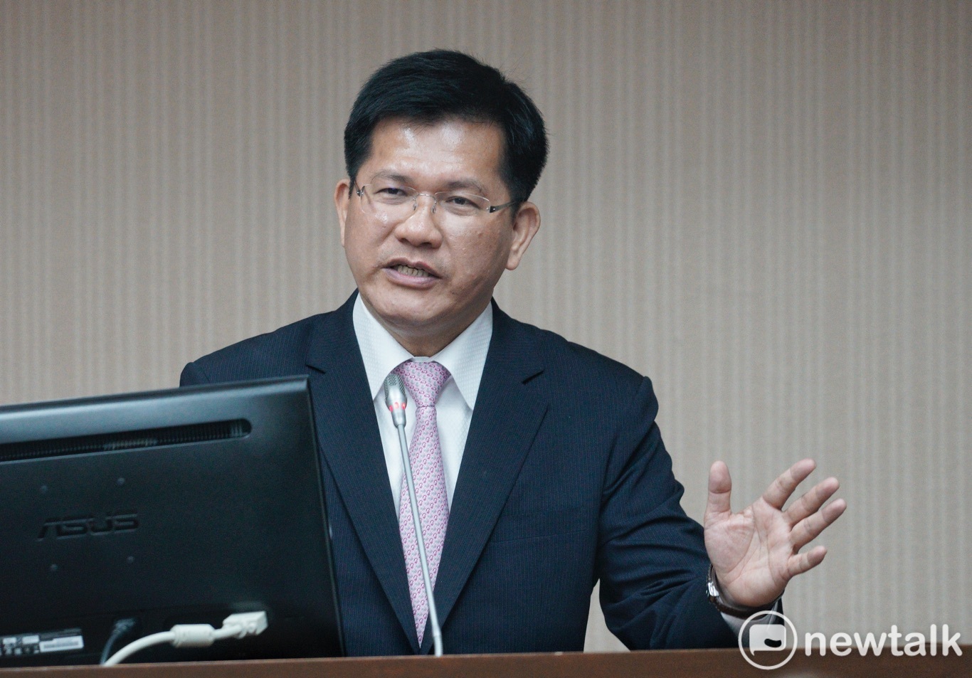 交通部長林佳龍對於長榮航空不排除罷工一事表達看法。 圖:張良一/攝(資料照片) 交通部長林佳龍對於長榮航空不排除罷工一事表達看法。 圖:張良一/攝(資料照片)