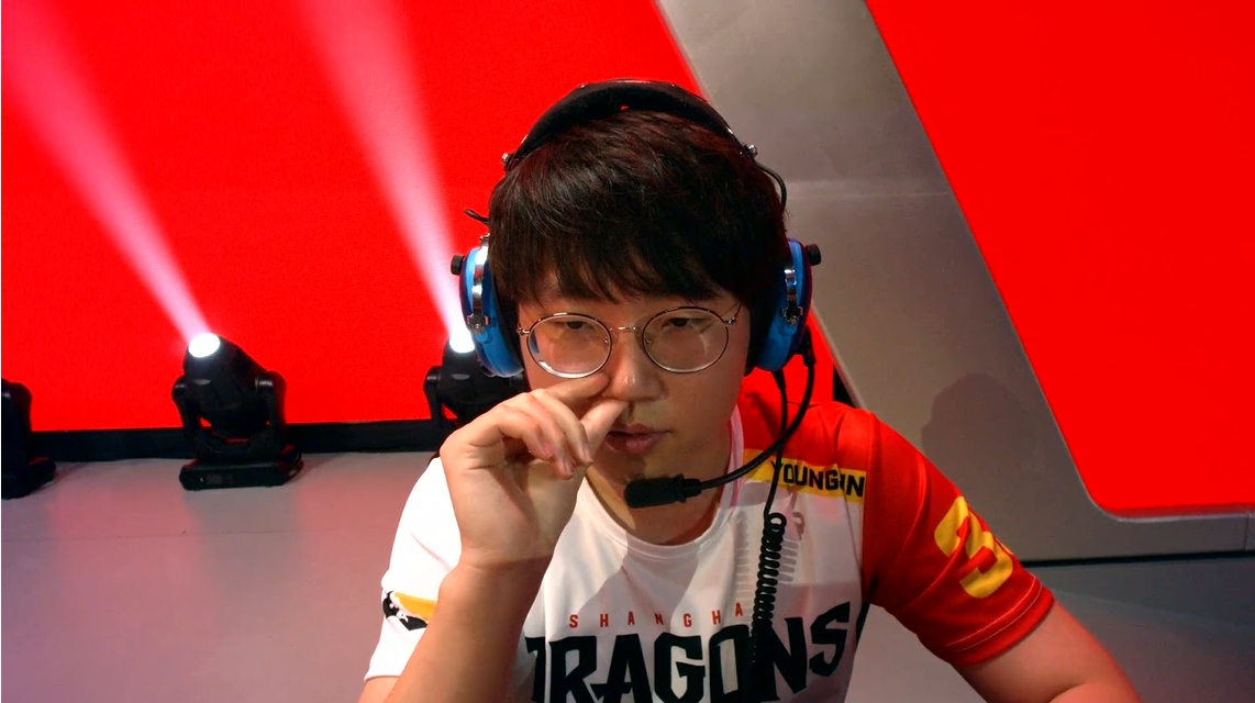 發生「C9」的YoungJin只能摸摸鼻子認敗。