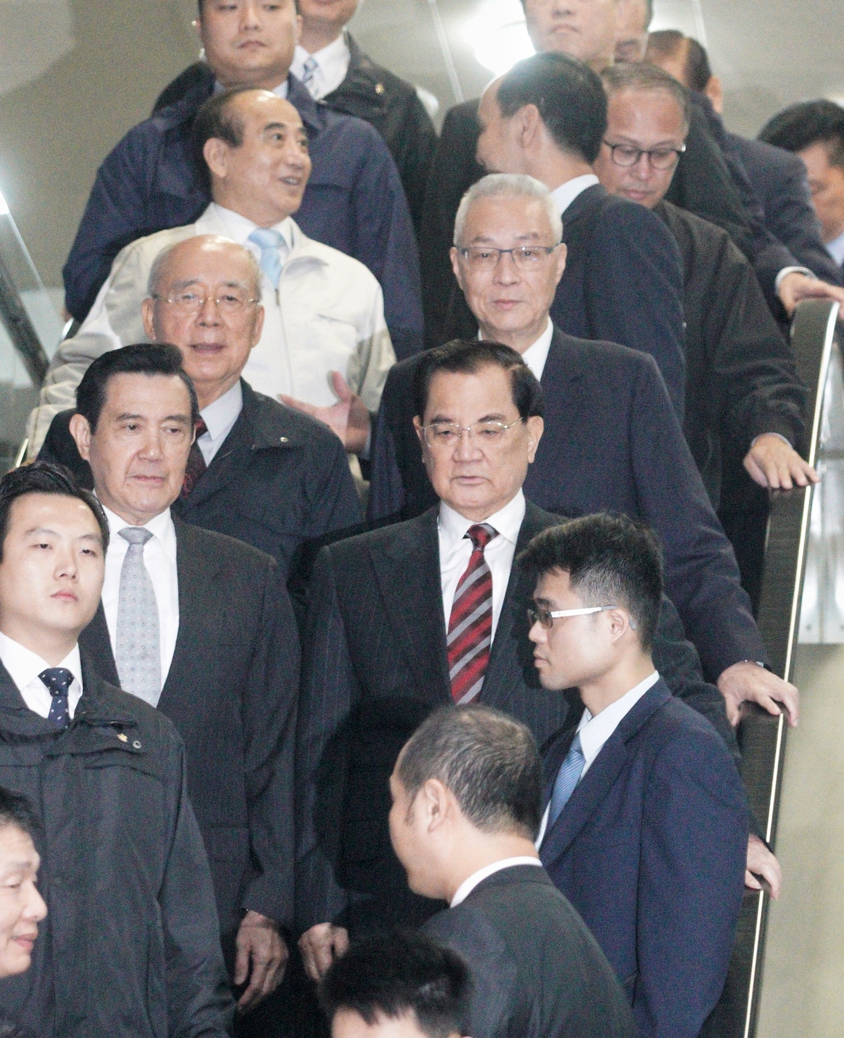 國民黨主席吳敦義、前總統馬英九、前新北市長朱立倫和前立法院長王金平共同出席國民黨中央舉行的「恭祝福德正神聖誕千秋」祭典。 圖:張良一/攝 國民黨主席吳敦義、前總統馬英九、前新北市長朱立倫和前立法院長王金平共同出席國民黨中央舉行的「恭祝福德正神聖誕千秋」祭典。 圖:張良一/攝