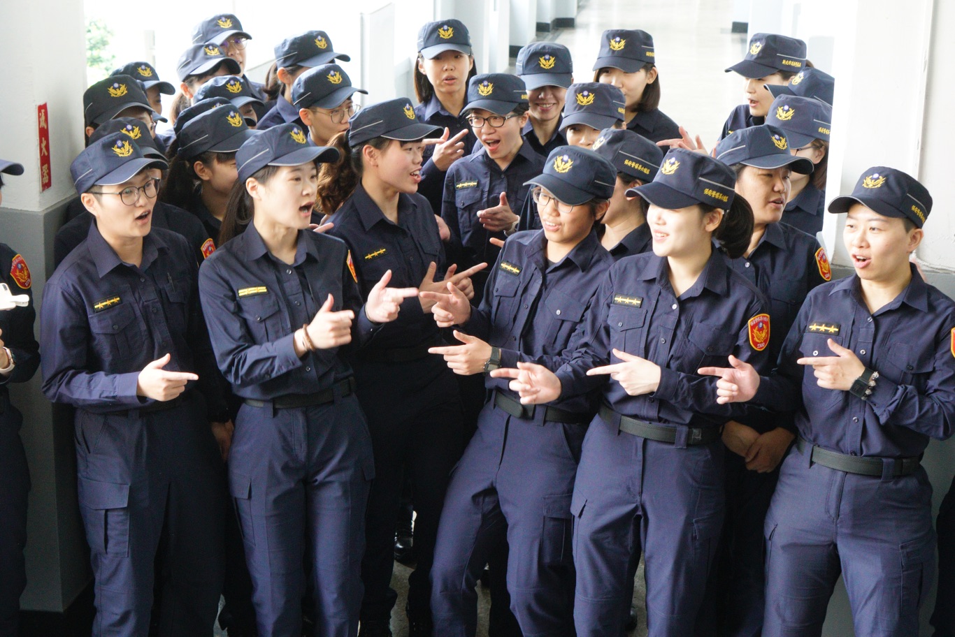 總統蔡英文今日特地穿上新式警便服,見證警政署全國新式警便服換裝。圖為女警著新式警便服。 圖:張良一/攝 總統蔡英文今日特地穿上新式警便服,見證警政署全國新式警便服換裝。圖為女警著新式警便服。 圖:張良一/攝