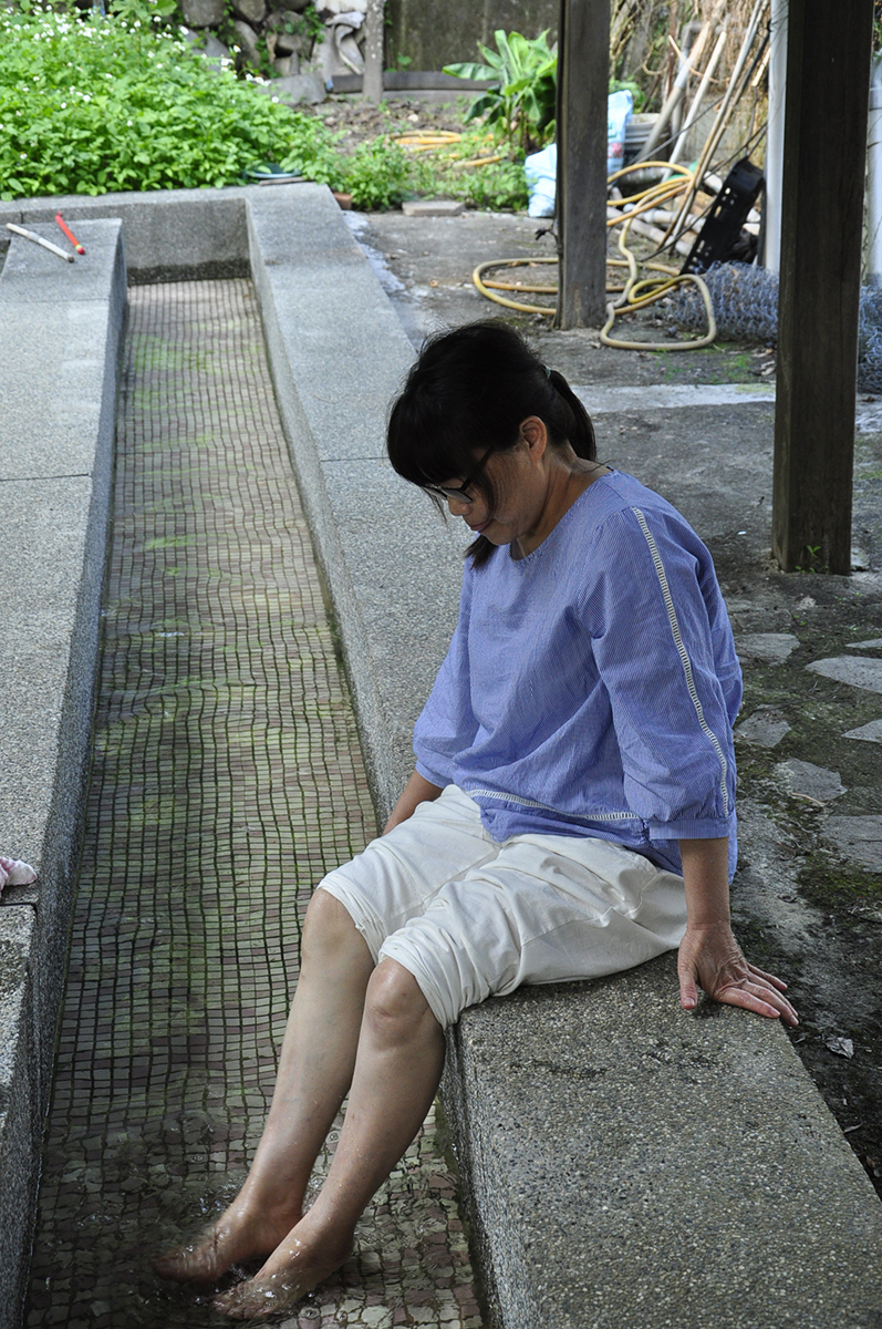 油水分離後的熱水可用來泡腳。圖：蕭沛涵／攝