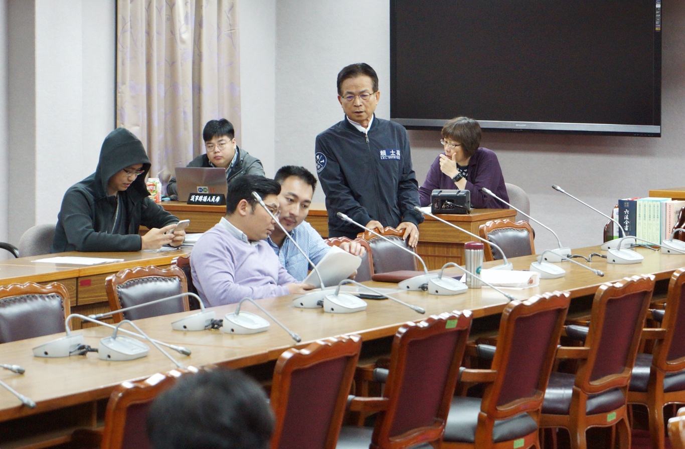 立院朝野黨團協商「司法院釋字第七四八號解釋施行法草案」和「公投第12案施行法草案」。 圖:張良一/攝 立院朝野黨團協商「司法院釋字第七四八號解釋施行法草案」和「公投第12案施行法草案」。 圖:張良一/攝