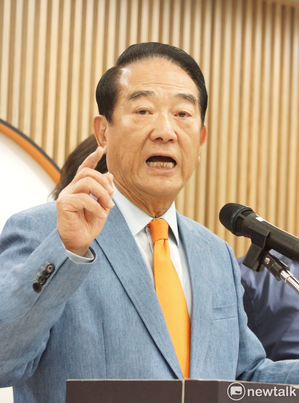 親民黨主席宋楚瑜召開記者會,回應日前有關認同一國兩制的中國官媒報導。 圖:張良一/攝 親民黨主席宋楚瑜召開記者會,回應日前有關認同一國兩制的中國官媒報導。 圖:張良一/攝