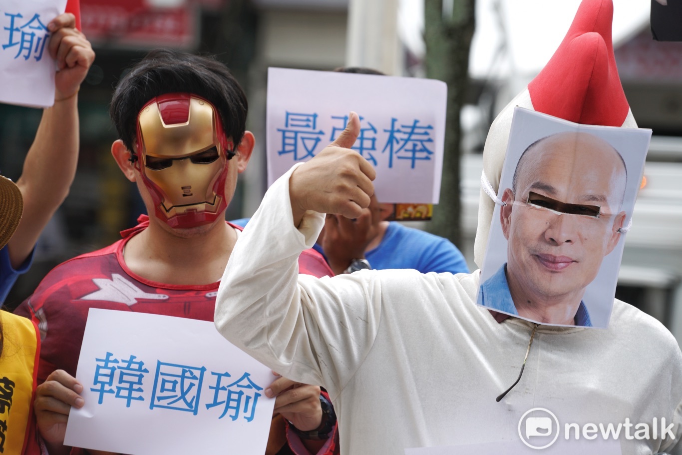 韓國瑜支持者在國民黨中央黨部外聲援韓國瑜。 圖:張良一/攝 韓國瑜支持者在國民黨中央黨部外聲援韓國瑜。 圖:張良一/攝
