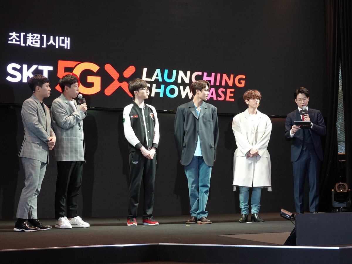 現場展示了互動式虛擬實境遊戲的試玩現場,伯賢與Faker展開了對決。