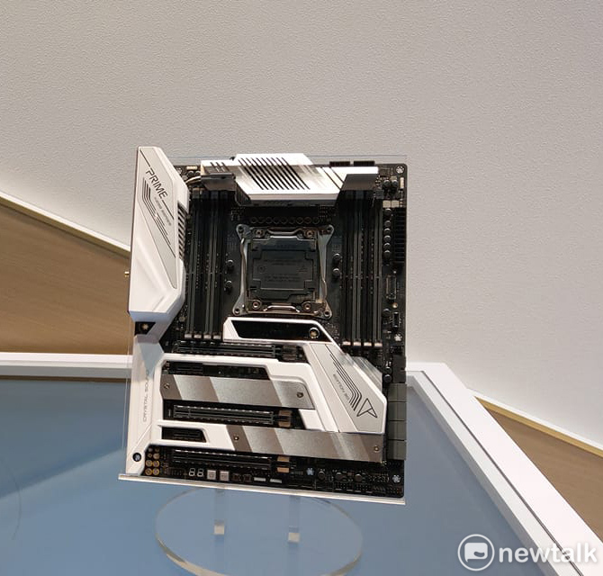 ASUS PRIME X299 Edition 30。圖:葉立斌/攝 ASUS PRIME X299 Edition 30。圖:葉立斌/攝