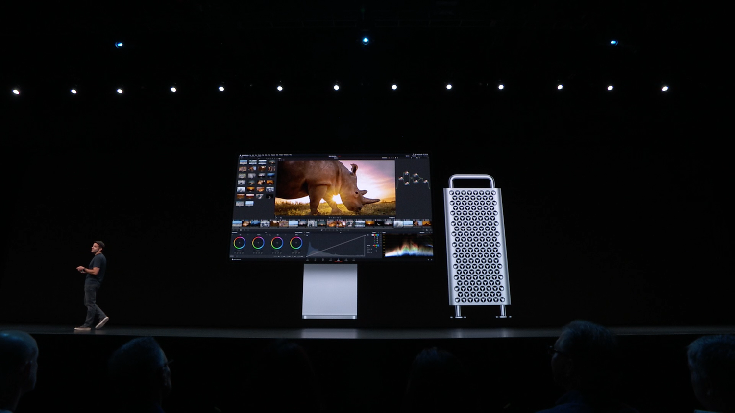 Mac Pro與Pro Display XDR。圖:翻攝影片 Mac Pro與Pro Display XDR。圖:翻攝影片
